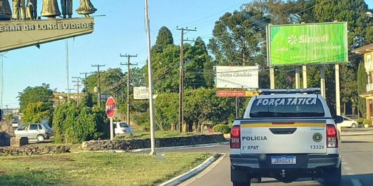 Homem que estava foragido da justiça é preso pela BM em Veranópolis