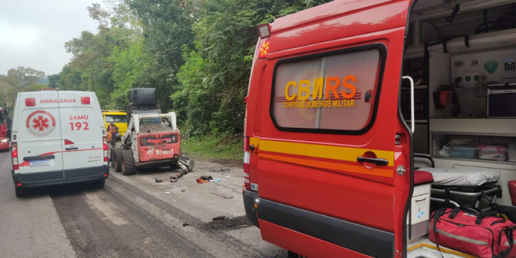 Homem é atropelado na BR-470 em Bento Gonçalves enquanto realizava manutenção na rodovia