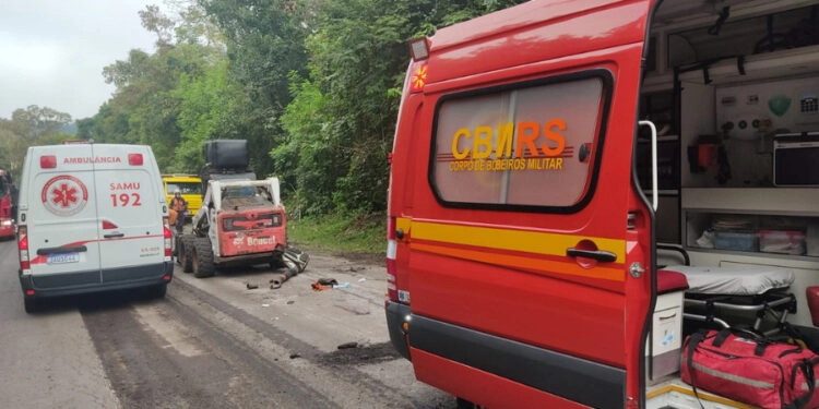 Homem é atropelado na BR-470 em Bento Gonçalves enquanto realizava manutenção na rodovia