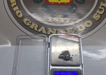 Homem de 36 anos é abordado pela BM de Nova Roma do Sul com droga no bolso da bermuda