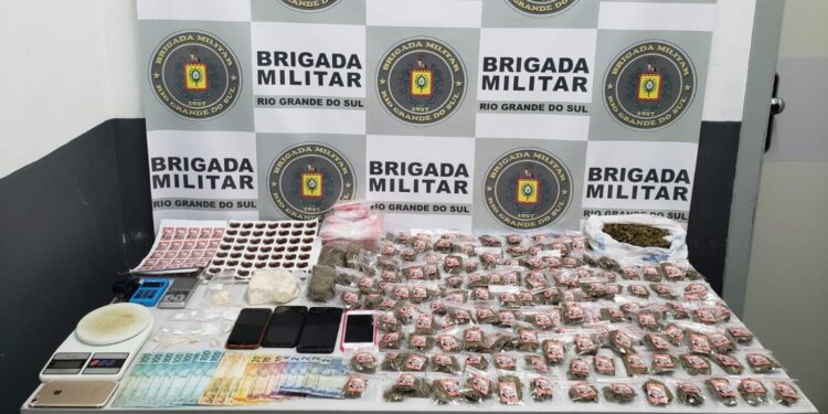 Trio é preso por tráfico de drogas em Caxias do Sul