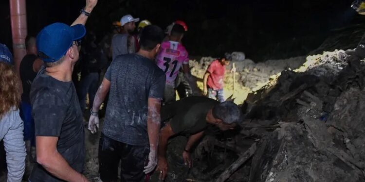 Desbarrancamento deixa oito mortos em Manaus