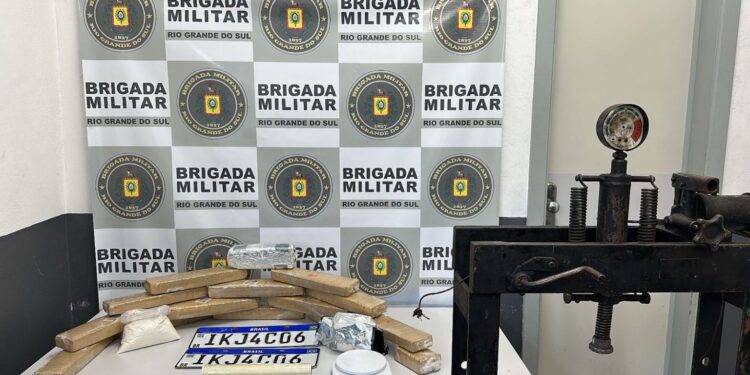 Duas pessoas foram presas com 10 quilos de maconha em Caxias do Sul