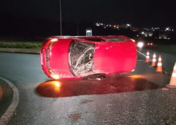 Dois veículos se envolvem em acidente na ERS-122 em Farroupilha