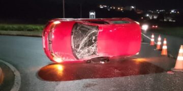 Dois veículos se envolvem em acidente na ERS-122 em Farroupilha