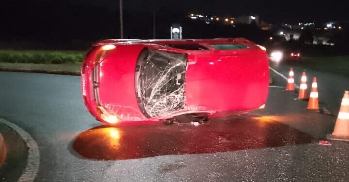 Dois veículos se envolvem em acidente na ERS-122 em Farroupilha