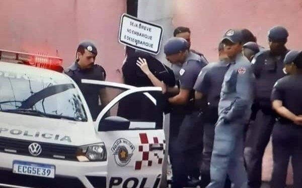 Aluno esfaqueia professores e colegas em escola estadual de SP