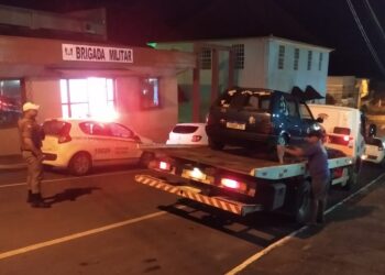 Irregularidades no trânsito: veículo é removido durante Operação da Brigada Militar em Nova Roma do Sul