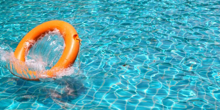 Bebê morre afogado em piscina de casa em Novo Hamburgo