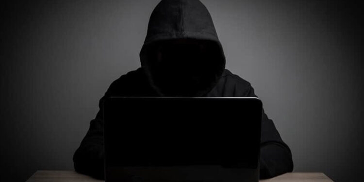 MULHER DE 25 ANOS É VÍTIMA DE ESTELIONATO COM GOLPE DO VENDEDOR FALSO DA SHOPPE