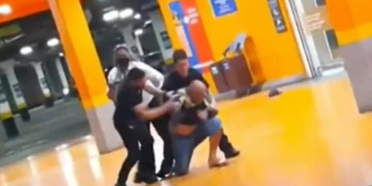 Empresa envolvida na morte de homem em supermercado lança edital para estudantes negros de Porto Alegre