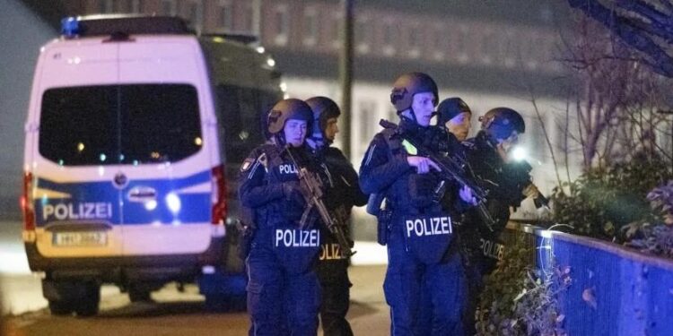 Ataque a tiros deixa mortos em igreja em Hamburgo, cidade portuária na Alemanha