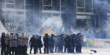 Senadores retiram assinaturas, e governo consegue barrar CPI dos atos extremistas