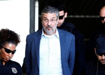 Juiz determina que Palocci entregue carros de luxo