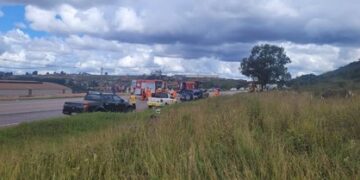 Crianças atingidas por roda de caminhão estavam indo para aniversário do avô em Ubá (MG)
