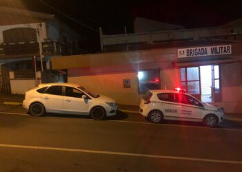 Veículo equipado com difusor de escape ilegal é apreendido durante operação de policiamento em Nova Roma do Sul