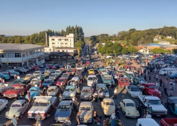 Celebração da Romaria dos Carros Antigos reúne mais de mil pessoas no Santuário de Caravaggio
