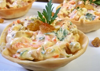 Cestinha de massa de pastel recheada – Receita fácil, rápida e gostosa