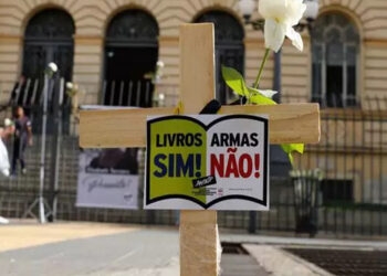 Operação Escola Segura apreende 10 adolescentes por ameaças em cinco estados do país