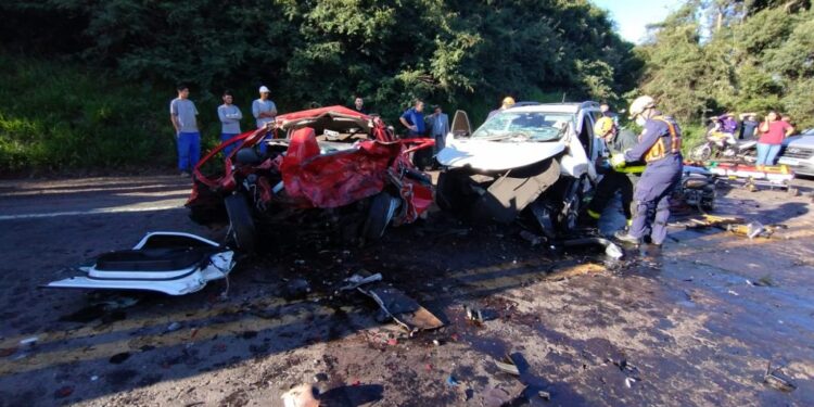 Uma pessoa morre e outras quatro ficam feridas em acidente na BR-285, em Passo Fundo