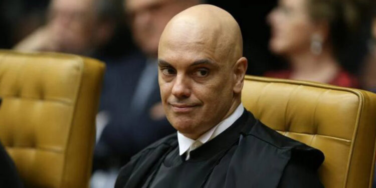 Moraes manda soltar 12 dos presos em frente a quartéis no 8 de janeiro