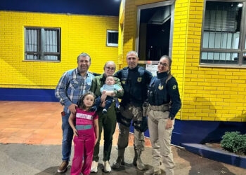 Bebê de três meses é salvo por policiais após parar de respirar na BR-386, em Lajeado