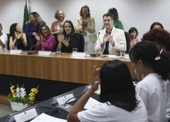 Primeira-dama Janja Lula da Silva enfatiza a necessidade de escolher bem os representantes dos conselhos tutelares.