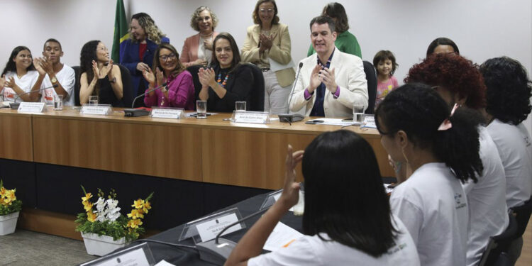 Primeira-dama Janja Lula da Silva enfatiza a necessidade de escolher bem os representantes dos conselhos tutelares.