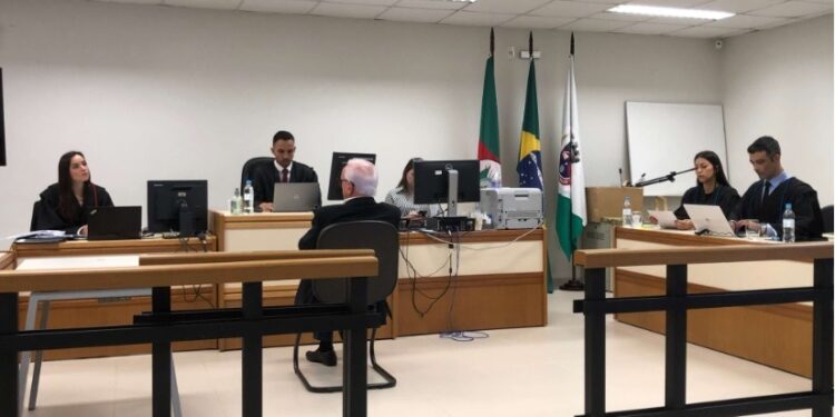 Justiça condena mulher acusada de tentar matar prefeito de Palmitinho a quase 11 anos de prisão