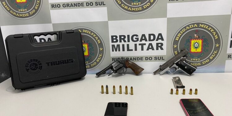 Brigada Militar faz apreensão de drogas e armas em Caxias do Sul