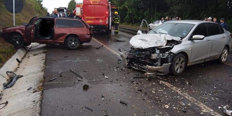 Uma pessoa morre e duas ficam feridas num grave acidente em Muitos Capões