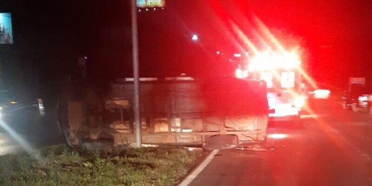 Capotamento é registrado na ERS-122, em Farroupilha