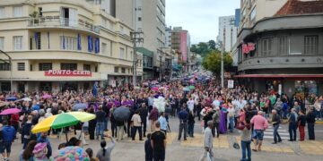 Procissão do Cristo Morto reúne centenas de fieis em Bento Gonçalves