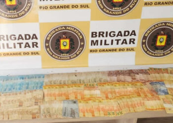 R$ 14 mil são encontrados pela Brigada Militar escondidos em uma mala em Nova Petrópolis