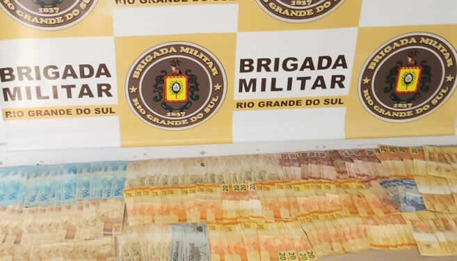 R$ 14 mil são encontrados pela Brigada Militar escondidos em uma mala em Nova Petrópolis