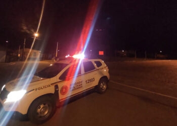 Brigada Militar de Nova Roma do Sul prende homem por ameaça de morte e fornecimento de bebida alcoólica a menor de idade