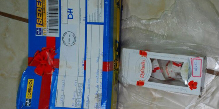 Homem que enviou bombons envenenados para matar ex-namorada é condenado a 20 anos de prisão