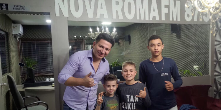 Meninos animam edição especial de Páscoa do programa Debate Livre