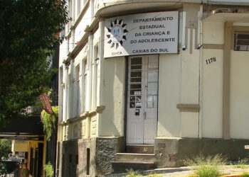 Casal é denunciado por estuprar adolescente para ficar com o bebê em Caxias do Sul