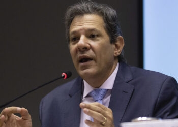 Ministro da Fazenda anuncia que a Shein pretende produzir 85% das peças no Brasil em até quatro anos