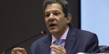 Ministro da Fazenda anuncia que a Shein pretende produzir 85% das peças no Brasil em até quatro anos