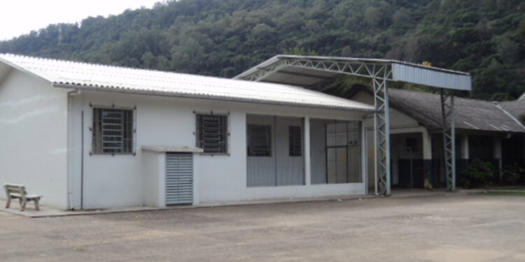 Adolescente é apreendido por porte de faca em escola de ensino médio em Galópolis