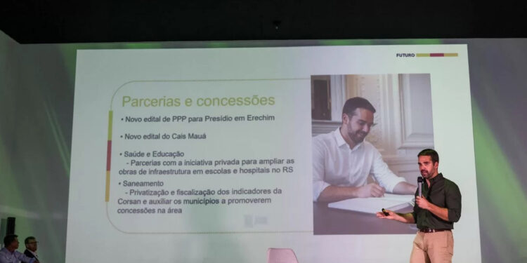 Privatização da Corsan deve ser concluída nas próximas semanas, afirma Eduardo Leite