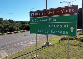 Polícia Civil indicia professora do DF que postou “look do massacre”