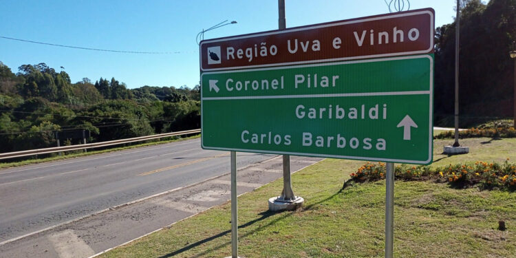 Polícia Civil indicia professora do DF que postou “look do massacre”