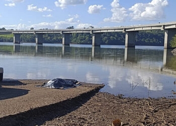 Mulher morre ao pular da ponte no Rio Uruguai