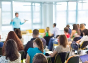 Governo do RS aprova reajuste salarial de 9,45% para parte dos professores