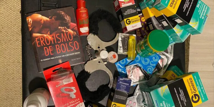 Mãe é presa por suspeita de entregar as filhas de 1 e 3 anos para abusos sexuais em troca de mesada no RS