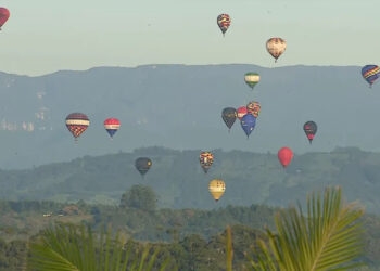 Festival Internacional de Balonismo encanta público e deixa colorido céu de Torres