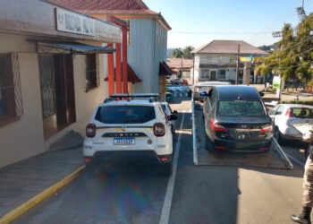 Brigada Militar de Nova Roma do Sul realiza autuação de veículo com IPVA vencido na Operação Proscriptus